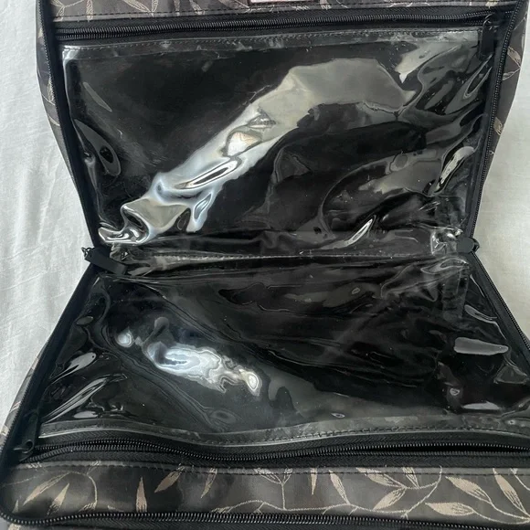 Toiletries Bag - Picture 4 of 5